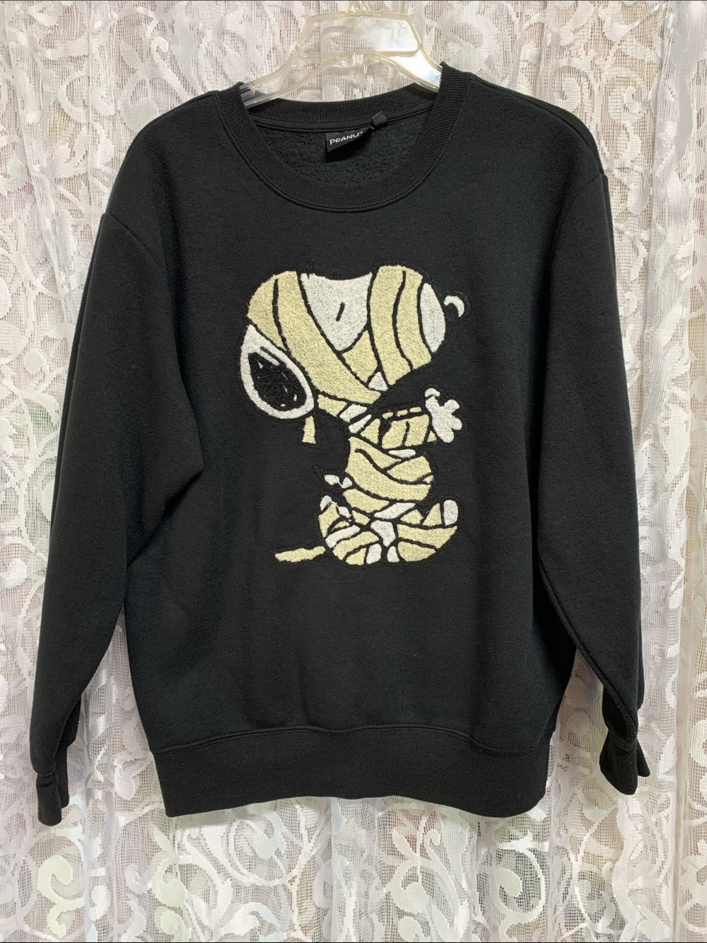 Peanuts Black Crewneck Sweater with Cream Graphic